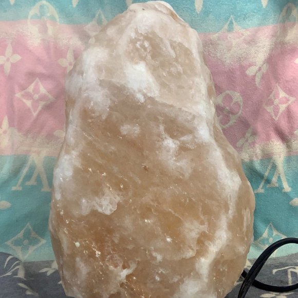 Large Himalayan Rock Salt Lamp - Picture 4 of 4